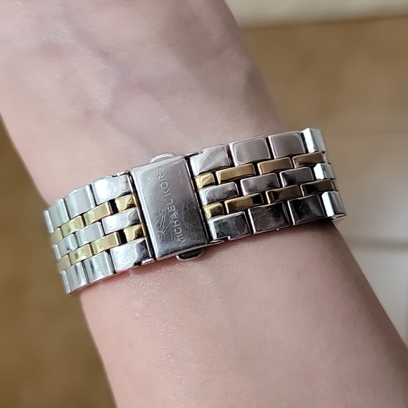 Michael Kors Watch - Picture 12 of 12